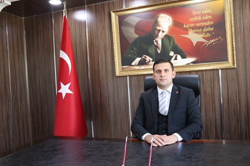 İlçemiz Kaymakamı Mustafa Caner CULUKAR İlçemizdeki görevinden 31.08.2022 tarihi itibariyle ayrılmıştır.